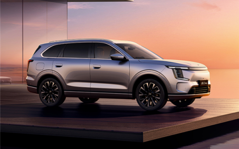 奇瑞悄悄扔大牌！捷途山海L7 PLUS上市：10.99万买中型插混SUV