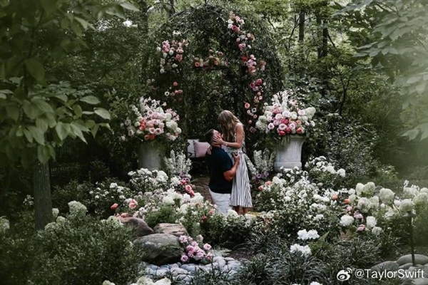 泰勒斯威夫特订婚 特朗普发帖祝贺：祝他们好运连连