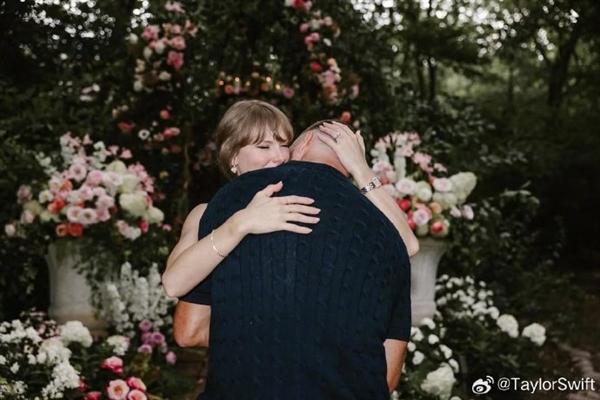 泰勒斯威夫特订婚 特朗普发帖祝贺：祝他们好运连连