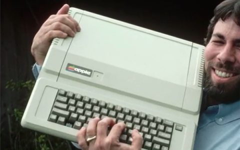 75岁苹果联合创始人回顾人生：巨额财富大部分都选择捐赠