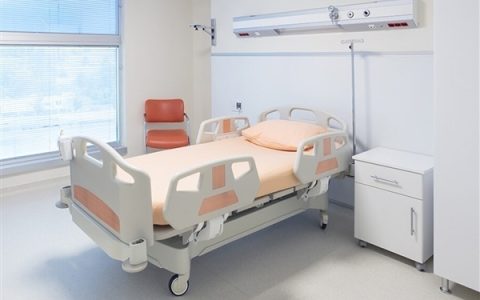 爱康起诉患癌女律师索赔1000万 当事人：怕是穷疯了