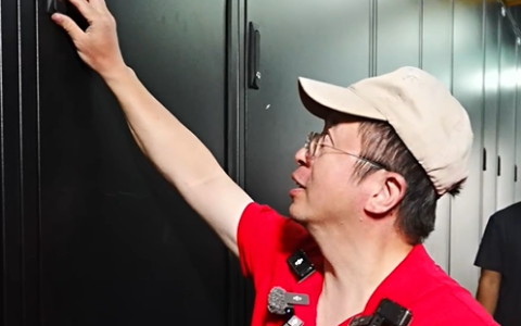 周鸿祎体验“重量级拆机”：约等于被144台保时捷包围