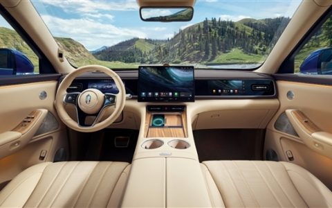 四大焕新！产品经理详解全新问界M7内饰：终于不用投影幕布了