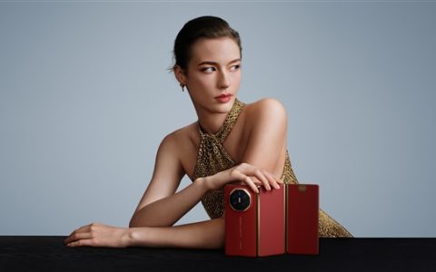 全球第二款量产三折叠！曝华为Mate XTs价格下探：定价15000左右