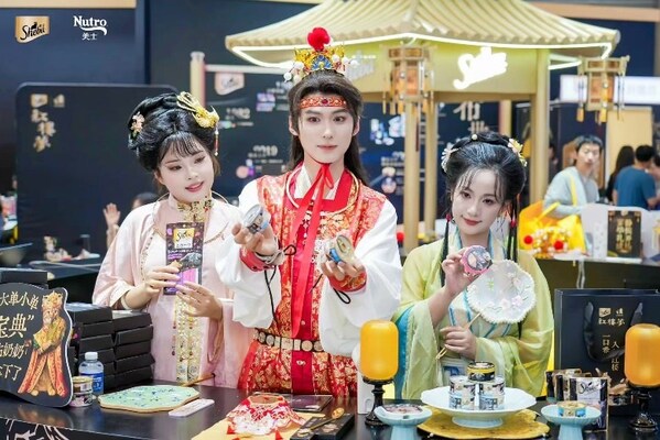希宝“一口希宝·入梦红楼”主题展台