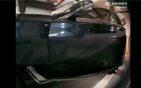 小米SU7女车主吐槽被开门杀 评论区罕见翻车：网友直言太矫情