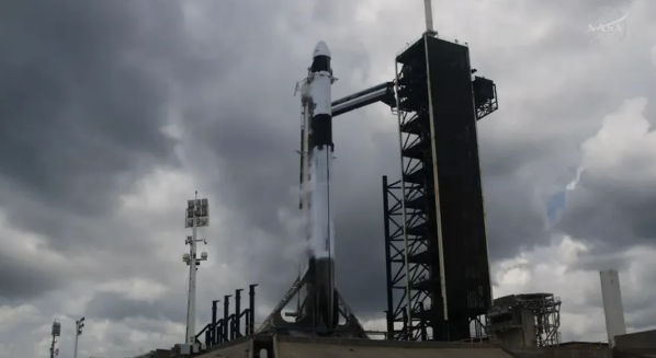 SpaceX距发射仅剩67秒突然取消任务：发射场上空云层积聚