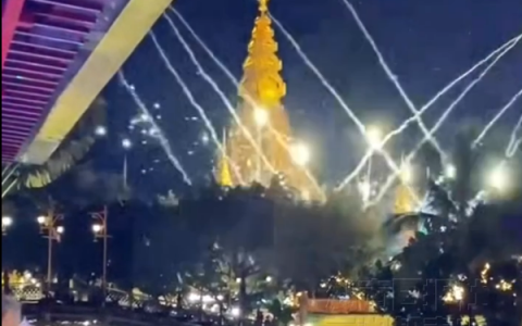 不下载抖音扫码不让进！西双版纳景区夜市被吐槽 多方回应及实测来了
