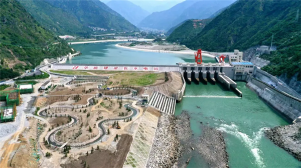 中国隧洞直径最大的引水式电站投产发电：可满足215万户家庭一年用电