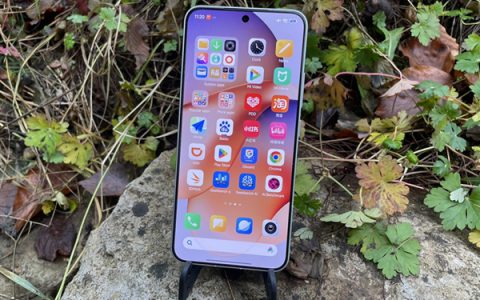 从“大下巴”到1毫米 手机屏幕边框如何一步步完成进化