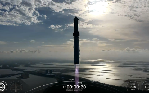 SpaceX星舰第十次试飞成功！二级飞船海上溅落放烟花“庆祝”