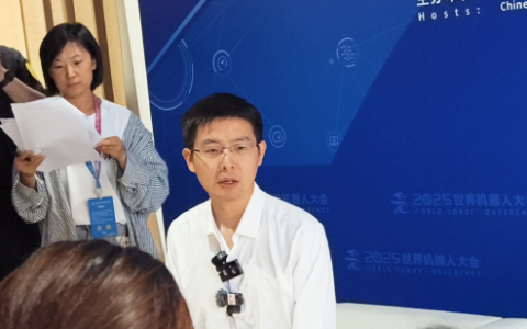 你最关心哪个热点！人民日报专访宇树科技创始人王兴兴 问了22个问题