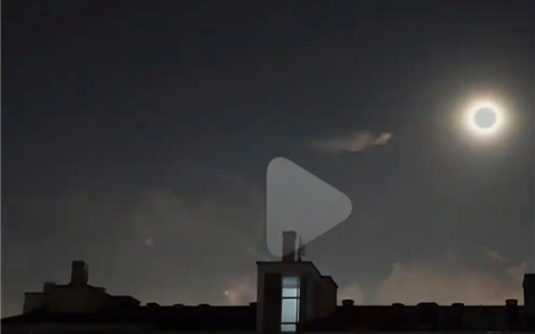 北京夜空拍到黑影御剑飞行引网友围观：气象专家解读