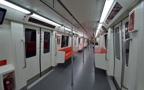 伦敦出手整治：外放手机声音将罚款近1万元 行为让人厌恶