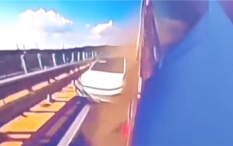 小鹏P7高速上被大货车挤报废 情侣死里逃生后回家立即领证