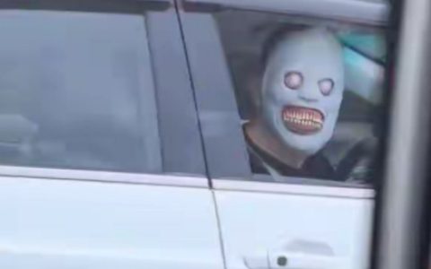 交警通报后！男子高速戴恐怖面具发声：我是外教 向当事人和广大网友致歉