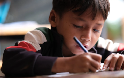 11岁男孩赶作业出现碱中毒：头晕头痛 四肢麻木