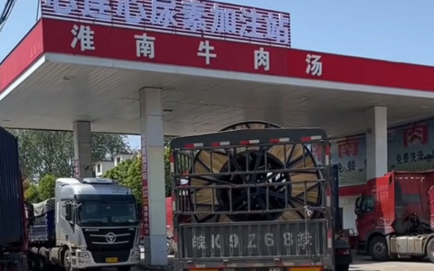 车主吐槽远看加油站走近发现是饭店：误导了非常多的人