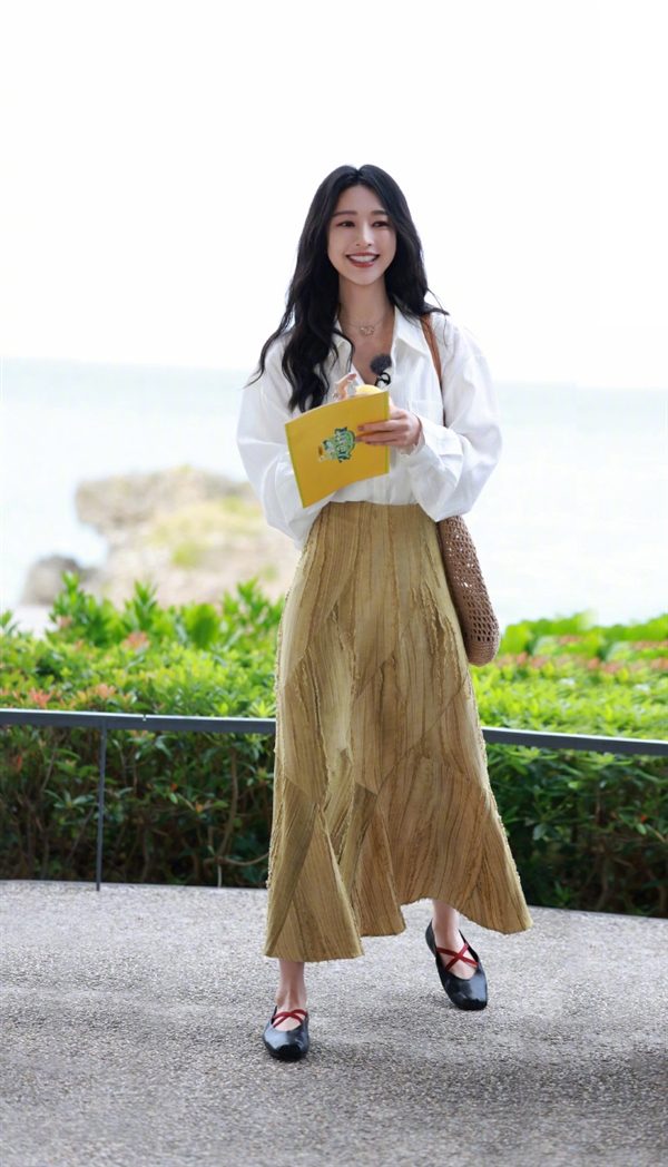遮挡机动车号牌 知名女演员张俪致歉：已经深刻认识到错误