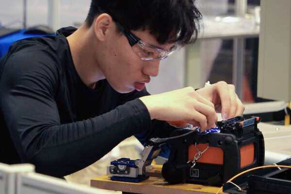 选手使用住友电工熔接机参加比赛