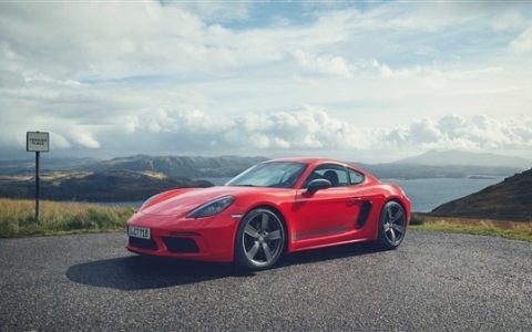 保时捷宣布重大战略调整：重新聚焦燃油和混动 延后纯电！