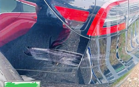 大学生租车旅游 车子竟被租车公司人员偷偷划伤索赔！