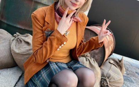 碍事梨体模自己COS“自己”：天使颜值 纯欲感拉满