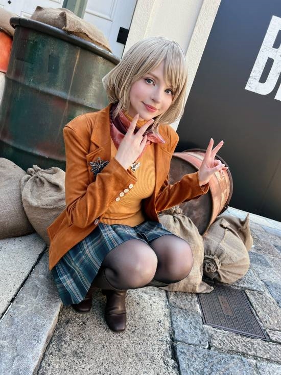 碍事梨体模自己COS“自己”：天使颜值 纯欲感拉满