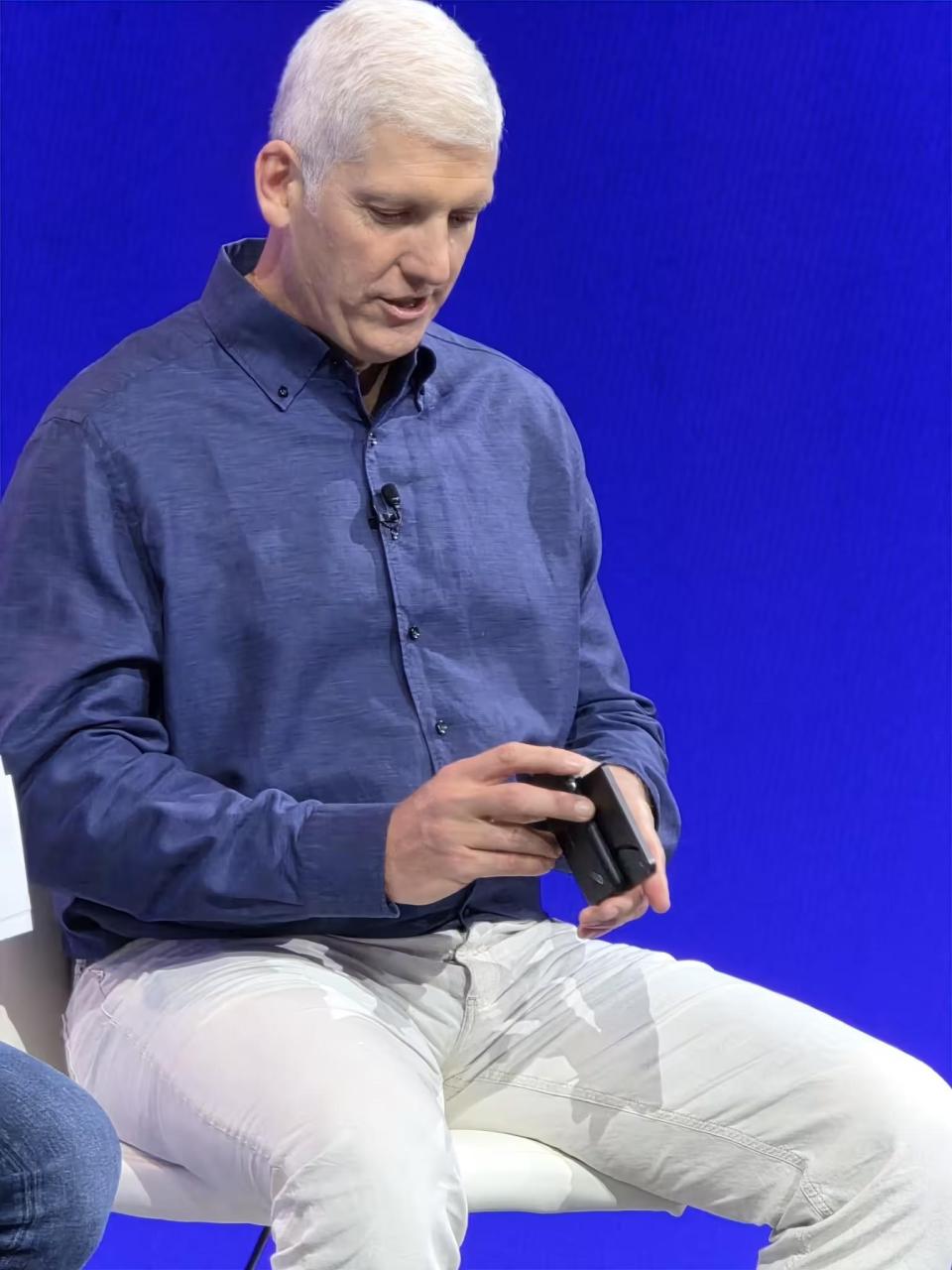 高通骁龙2025峰会彩蛋：回顾首款安卓手机HTC G1