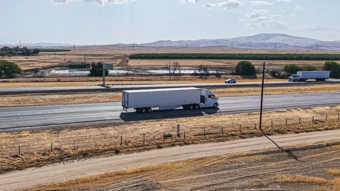 35岁，他造出续航670公里的电动重卡，特斯拉Semi迎来最强对手