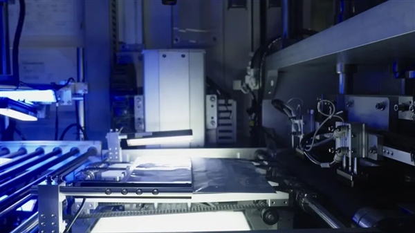 软包电芯能量密度400Wh/kg 孚能科技第三代半固态电池明年量产