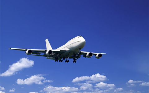 研究称气候变暖让坐飞机更危险 过去40年航班越来越颠簸了