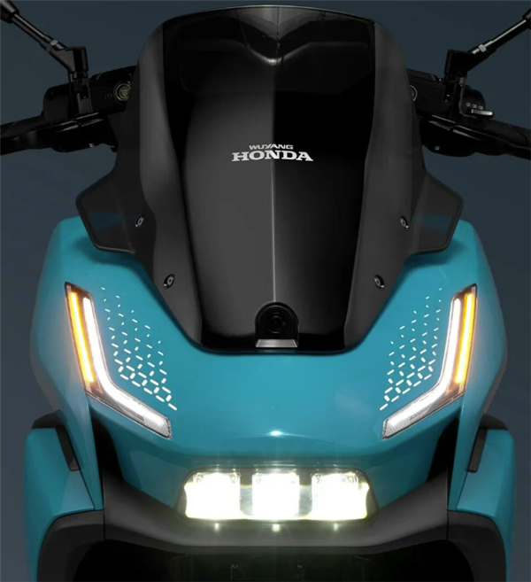 24999元起 五羊本田电摩E-VO GT开售：三元锂电池 支持汽车充电桩