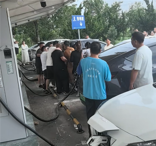 国家电网将探索发放高速充电券：引导用户避免长时涓流充电