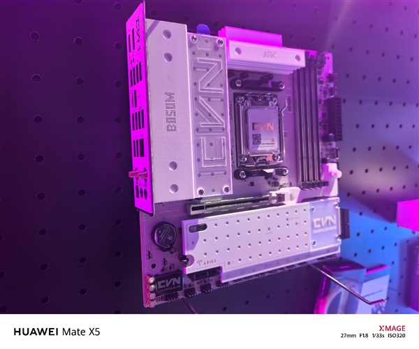 为AM5超频而生！七彩虹X870E iGame Vulcan现身：2DIMM、5个M.2