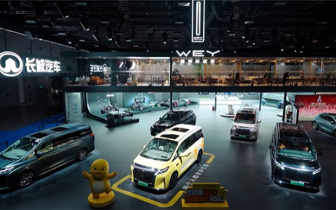 带娃神器实锤！魏牌高山7实车亮相 更有“奶龙”联名车衣