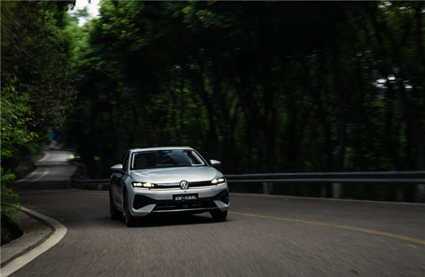 11.49万起 全新一代大众速腾L上市：家用轿车常青藤还香吗