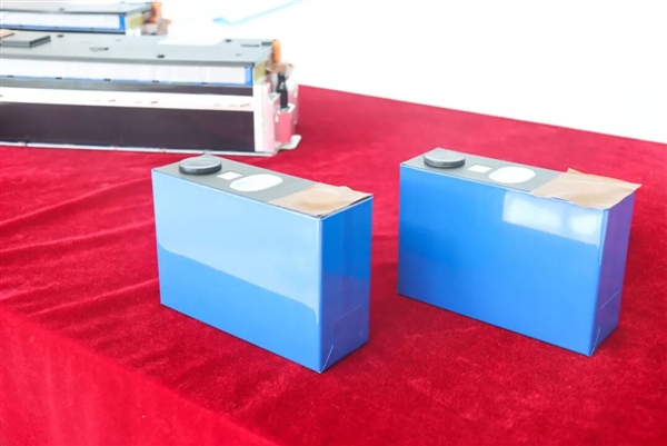 蜂巢能源半固态电池完成B样下线 一关键技术全球首次量产！