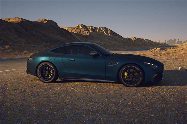 配“地表最强量产四缸机” 全新AMG双门跑车上市：售价没破百！