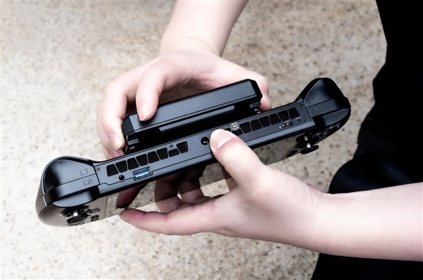 全球首款AMD锐龙AI Max+ 395掌机！GPD Win 5配置价格公布：最高12999元