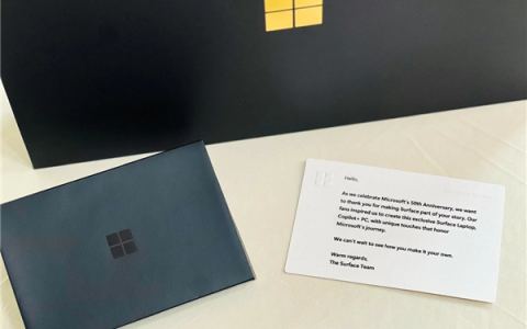 微软走过半个世纪：老外开箱Surface Laptop 50周年纪念版