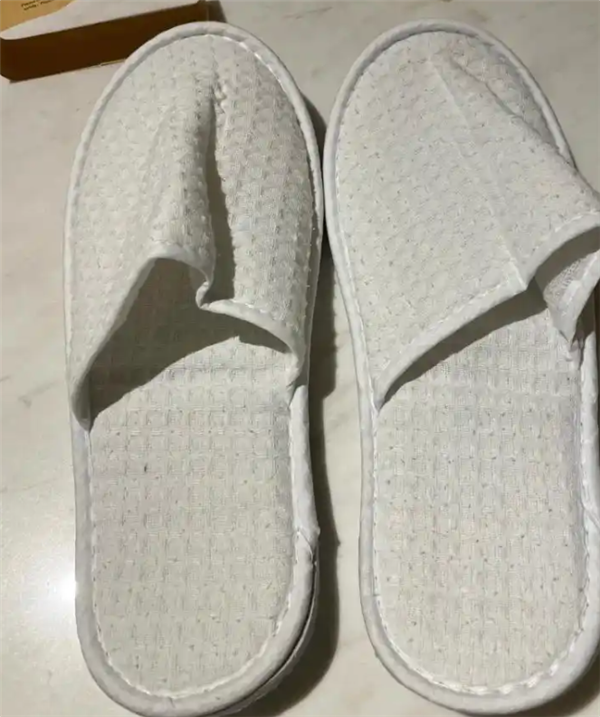 被曝拖鞋回收后重复使用 万豪酒店回应：出于环保考量