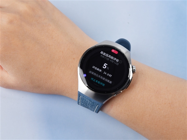 华为苹果手表巅峰对决：看谁能称霸2025年腕上科技