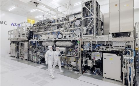 高盛：中国光刻机只能造65nm 落后ASML 20年！