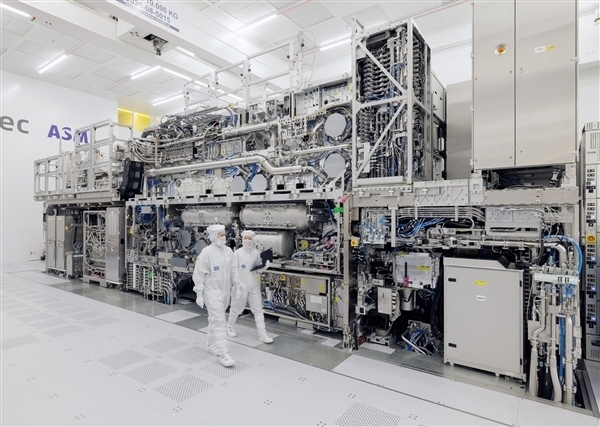 高盛：中国光刻机只能造65nm 落后ASML 20年！