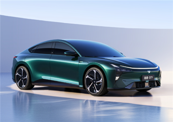 自媒体向极越前CFO道歉：称其携带账本跑路新加坡纯属谣言