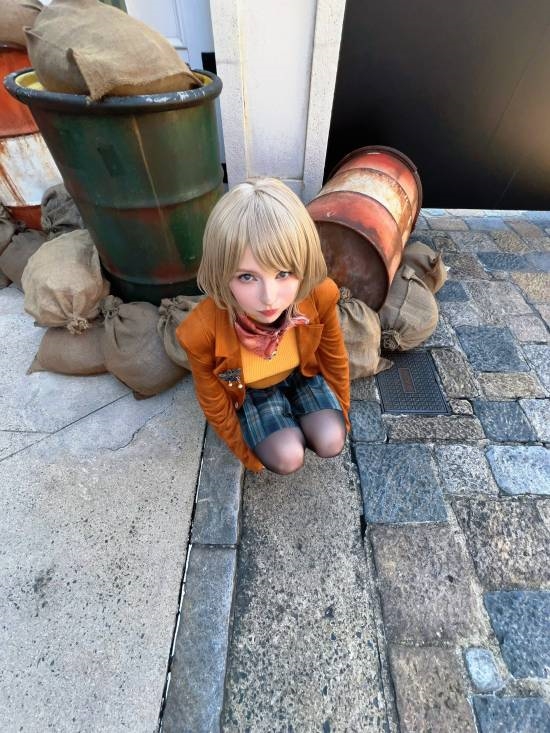 碍事梨体模自己COS“自己”：天使颜值 纯欲感拉满