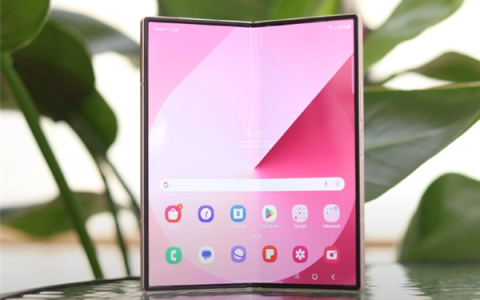 对标华为！安卓首款三折叠屏本月量产：三星打造