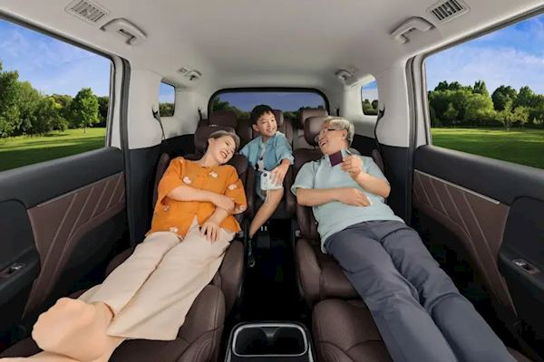 最亲民的大厂MPV 五菱星光730内饰官图发布：空间玩出花了