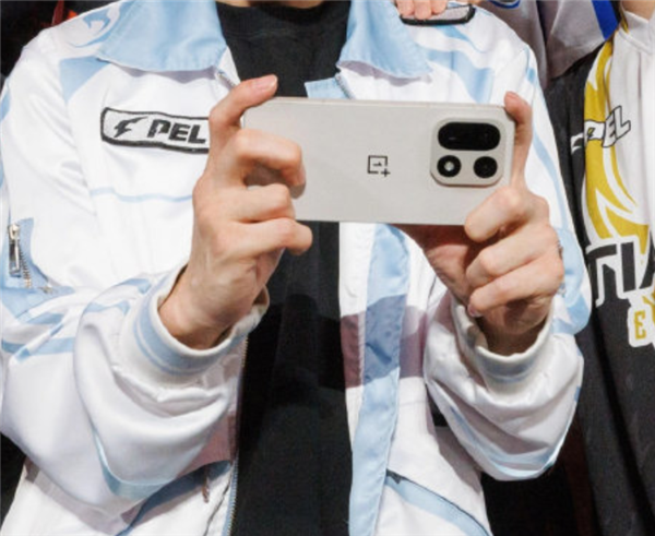 一加15真机首曝 矩阵Deco 不再联名哈苏